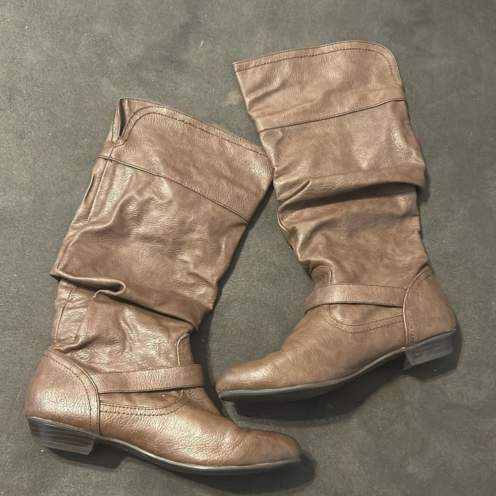 Boots - Picture 2 of 3